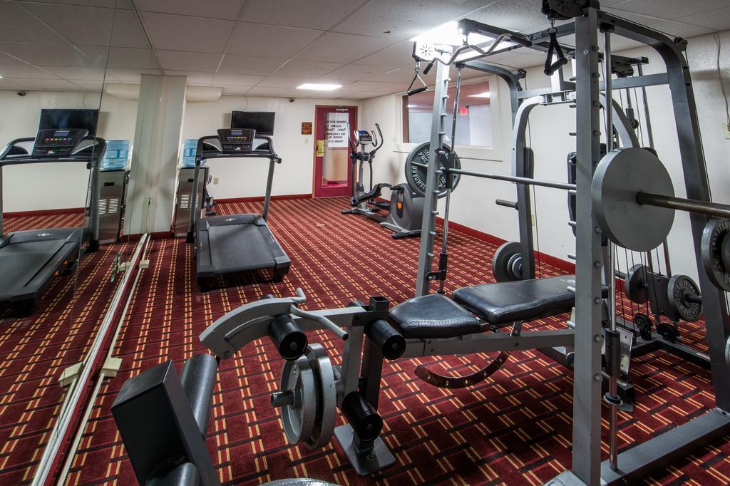 Ramada By Wyndham Medford Hotel & Conference Center Екстер'єр фото
