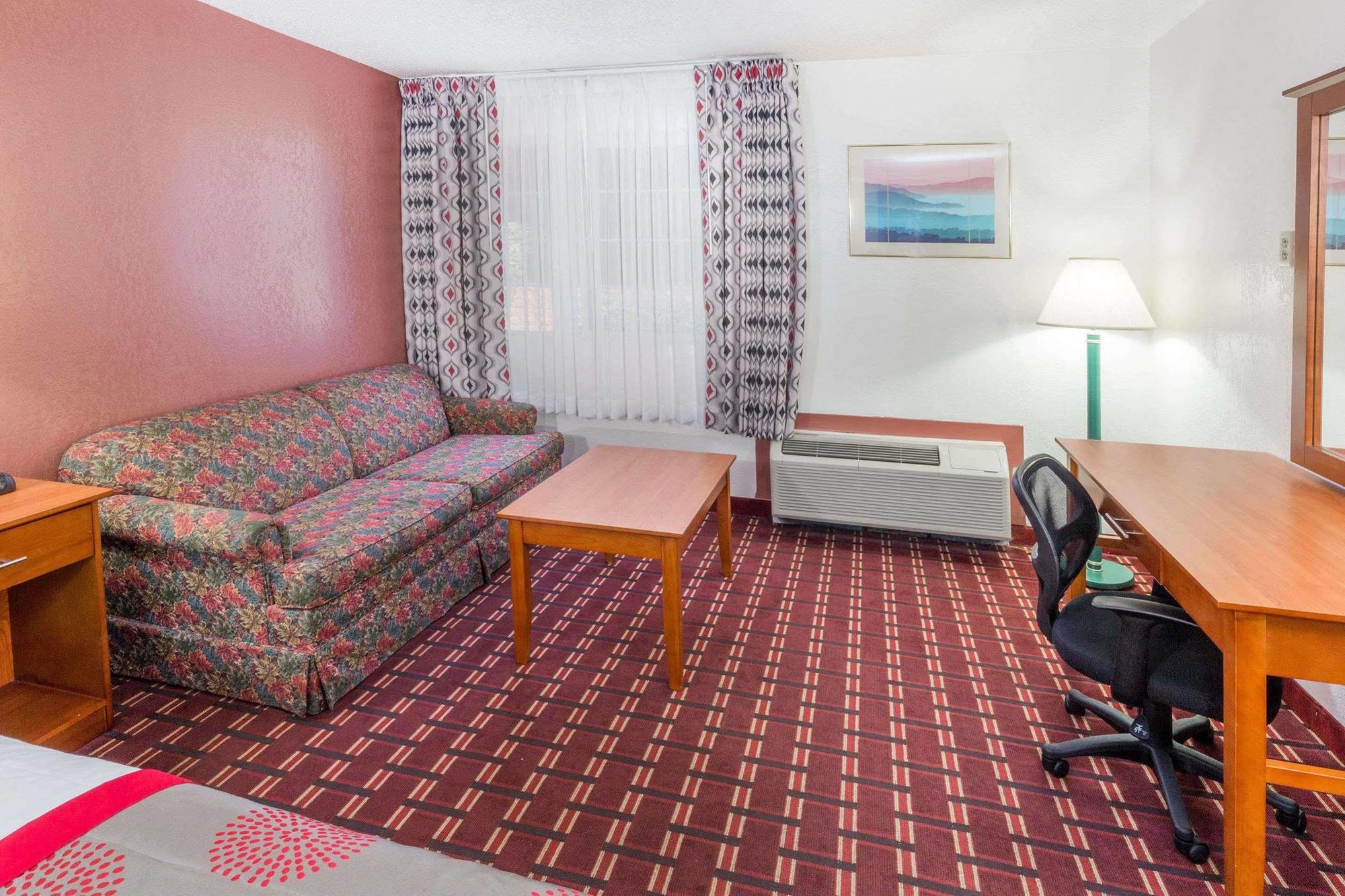 Ramada By Wyndham Medford Hotel & Conference Center Екстер'єр фото