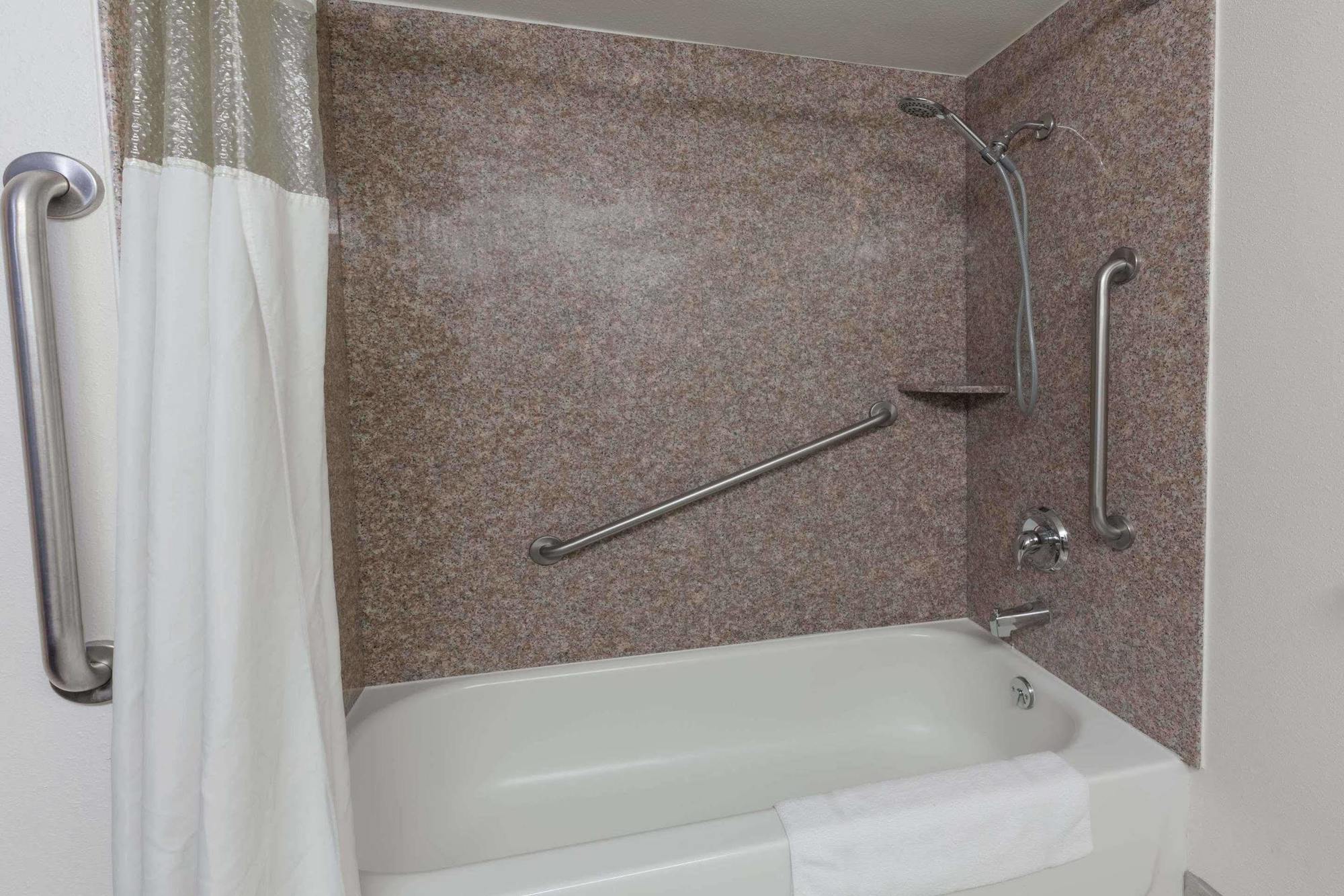 Ramada By Wyndham Medford Hotel & Conference Center Екстер'єр фото