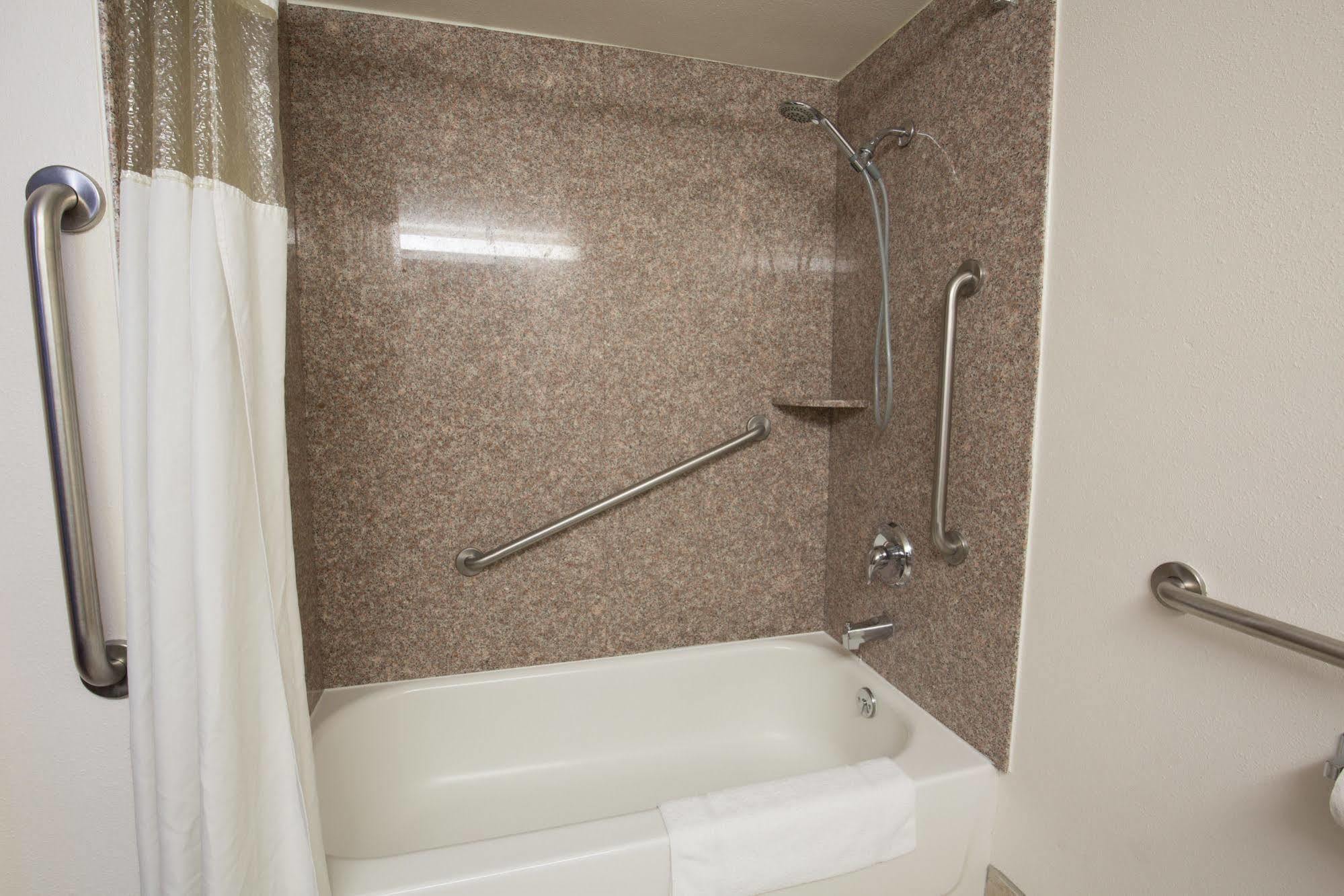 Ramada By Wyndham Medford Hotel & Conference Center Екстер'єр фото